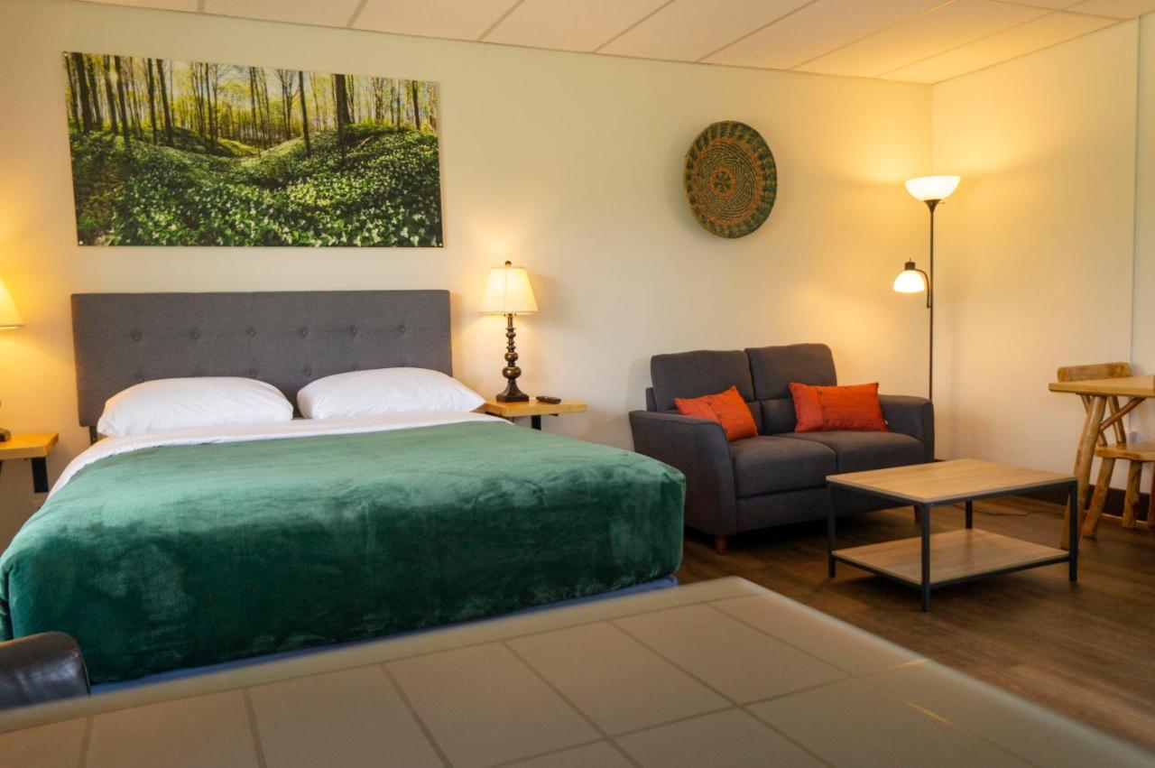 Wayside Motel Manitoulin Manitowaning Экстерьер фото