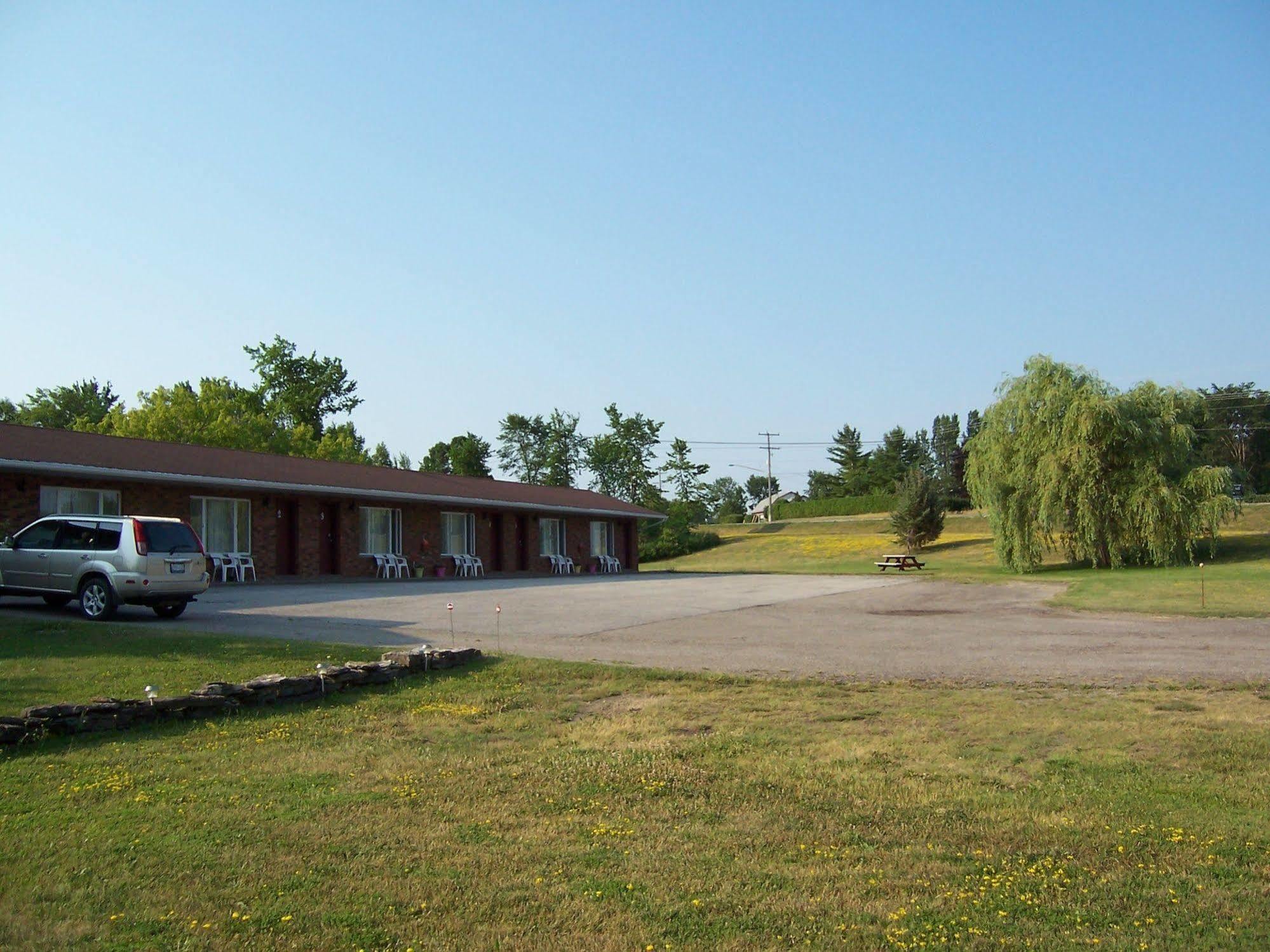 Wayside Motel Manitoulin Manitowaning Экстерьер фото