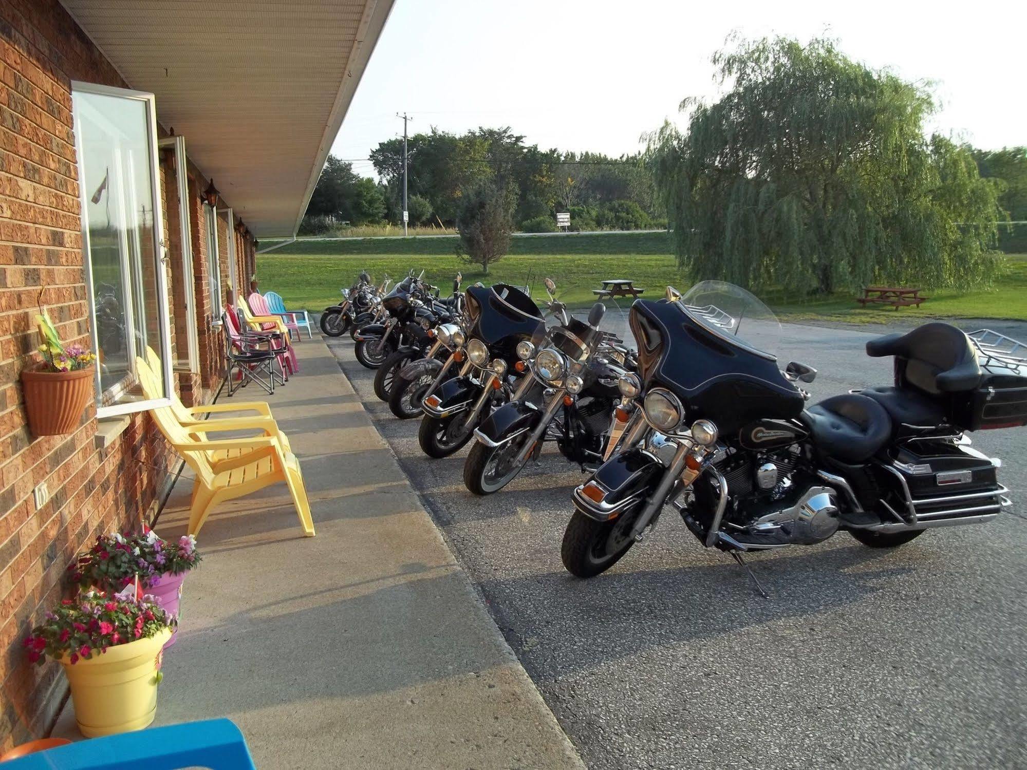 Wayside Motel Manitoulin Manitowaning Экстерьер фото