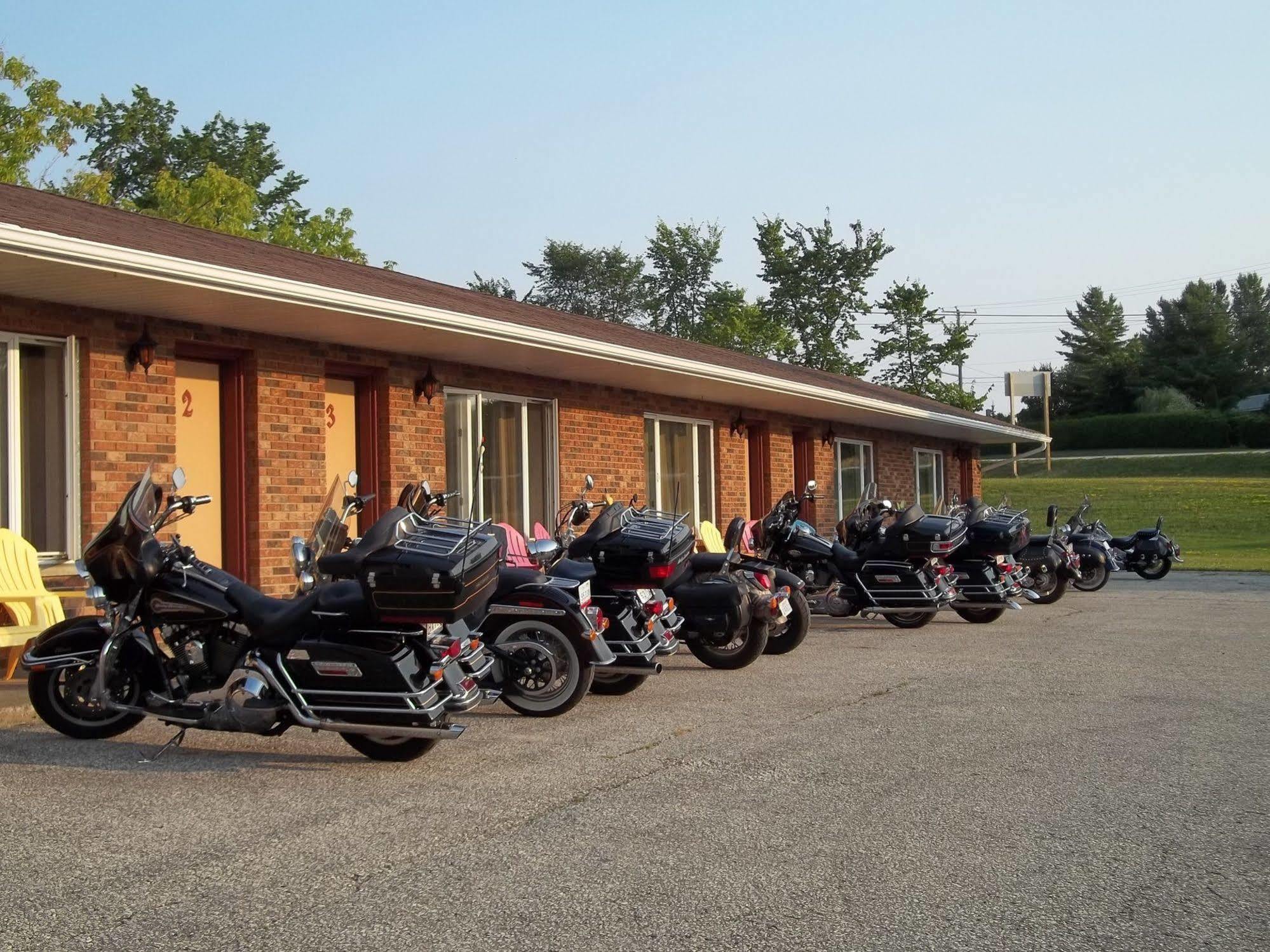 Wayside Motel Manitoulin Manitowaning Экстерьер фото
