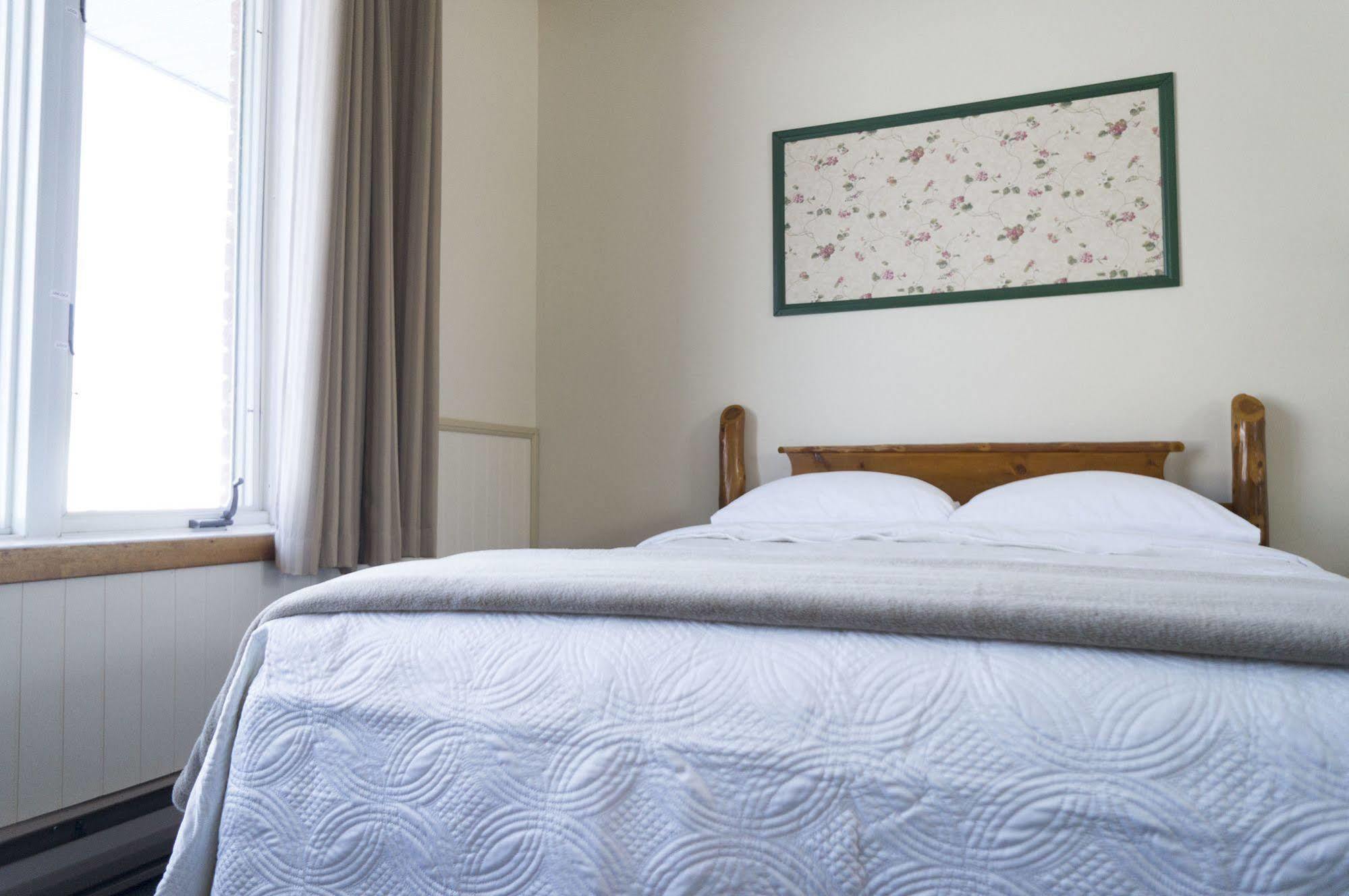 Wayside Motel Manitoulin Manitowaning Экстерьер фото