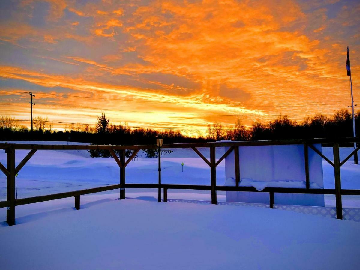 Wayside Motel Manitoulin Manitowaning Экстерьер фото